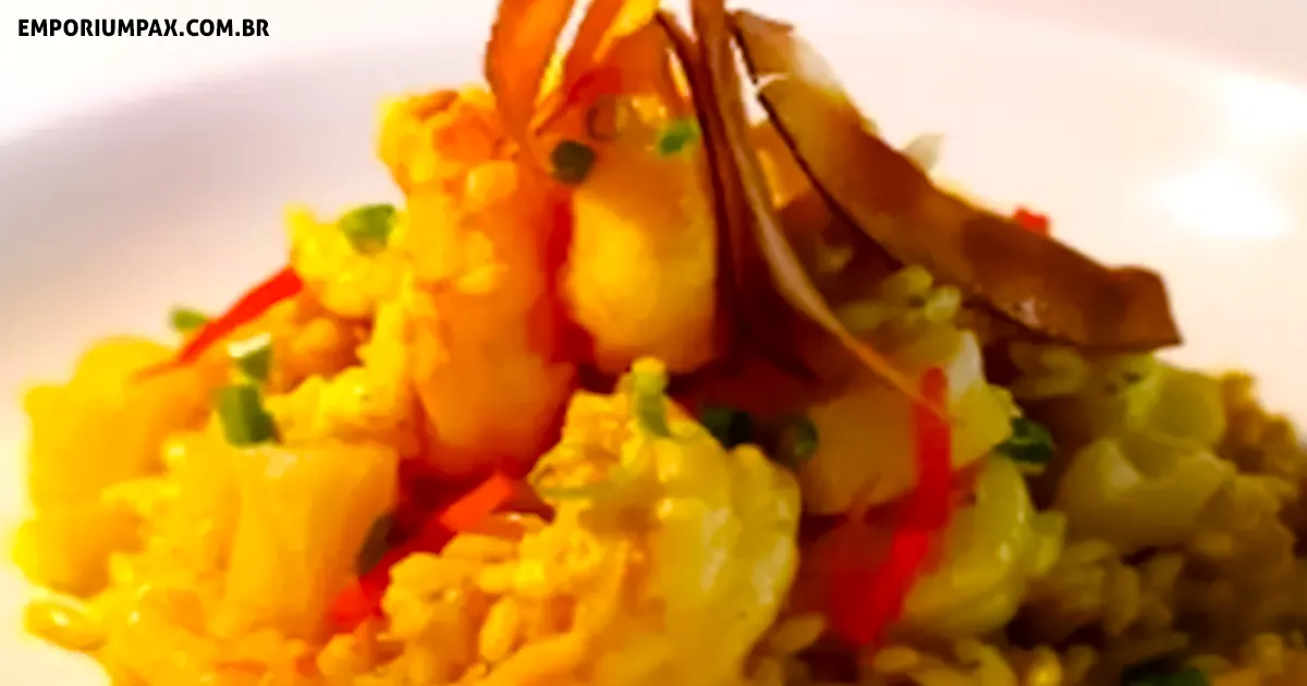 Risoto de camarão com abacaxi ao curry e chips de coco