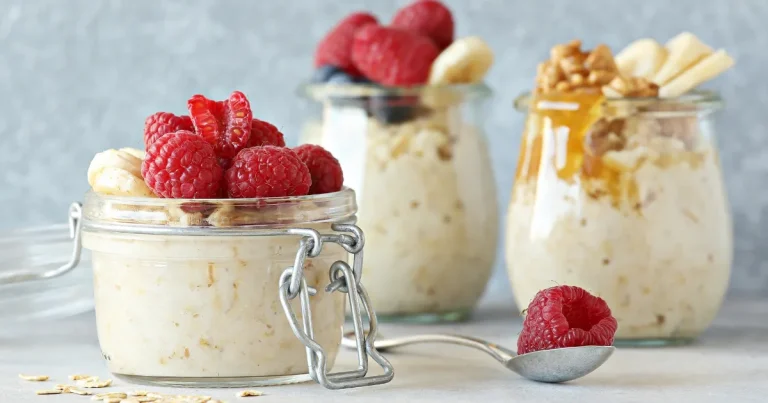 Overnight Oats com Coberturas Variadas