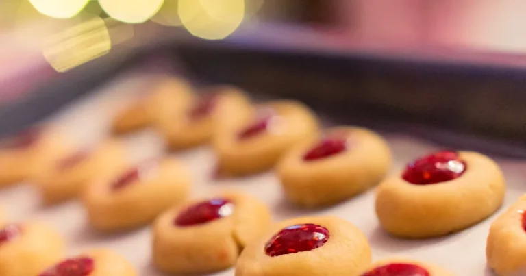 Biscoitinho de Queijo Parmesão com Goiabada