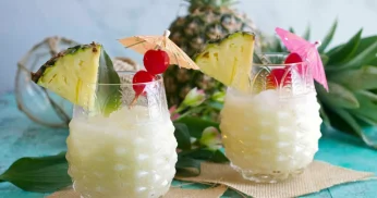 Fepa: drink com rum, abacaxi e água de coco