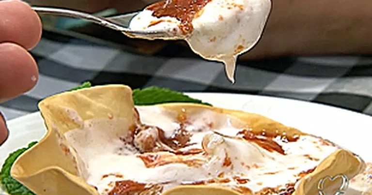 Foto da receita de Barquinha com Sorvete de Queijo e Calda de Goiabada Quente