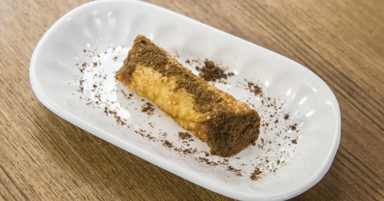 Foto da receita de Cannoli de pastel com ricota e biscoito