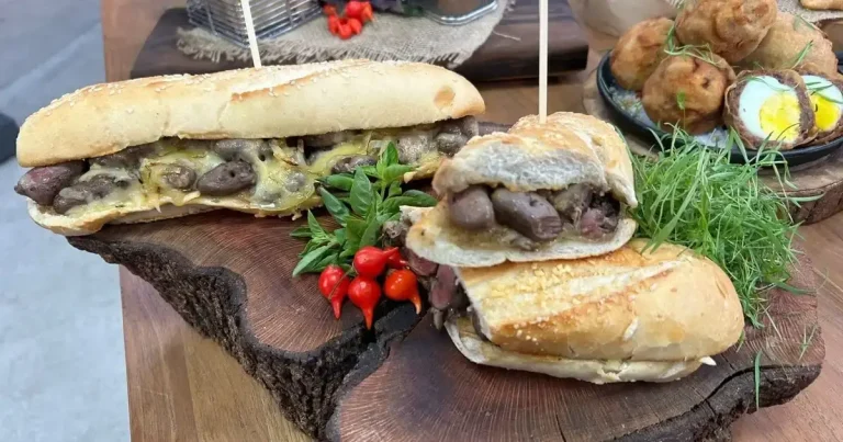 Lanche de coração de galinha com molho de mostarda e cerveja