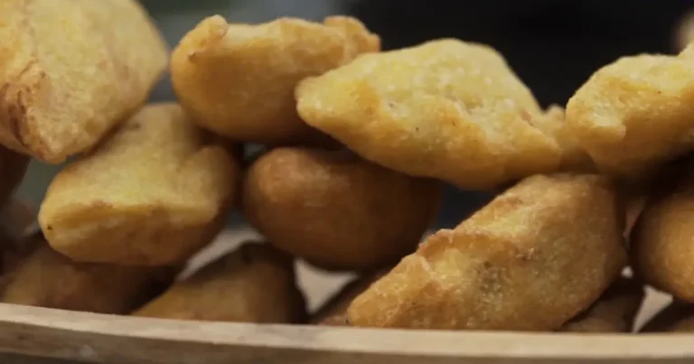 Pastel de angu com recheio de umbigo de bananeira