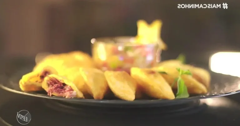Foto da receita de Pastel de Angu com Vinagrete de Carambola