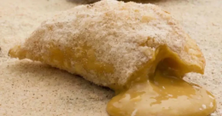 Foto da receita de Pastel de doce de leite com coco