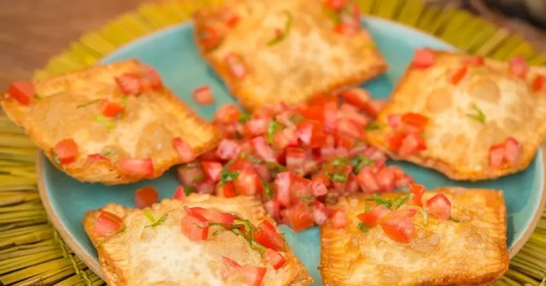 Foto da receita de Pastel de siri com vinagrete de tomate