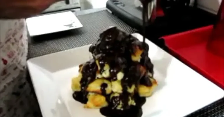 Foto da receita de Profiteroles recheados com crema Pastelera