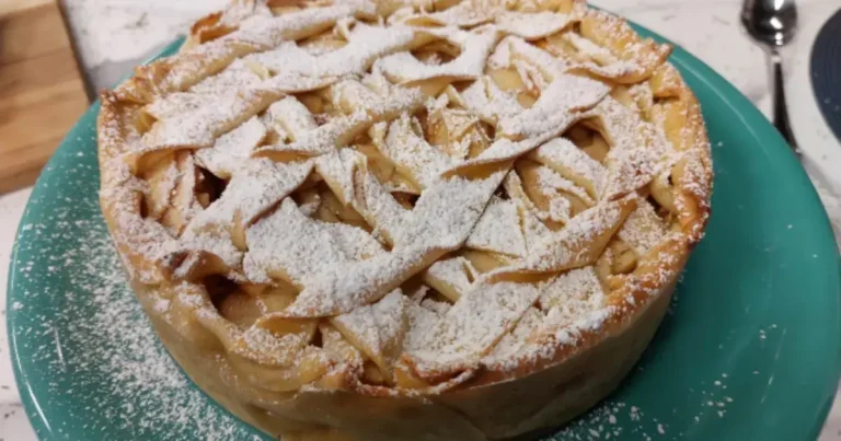 Foto da receita de Torta de maçã com calda de creme de avelã