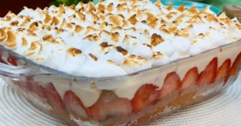 Foto da receita de Bolo de Travessa de Morango