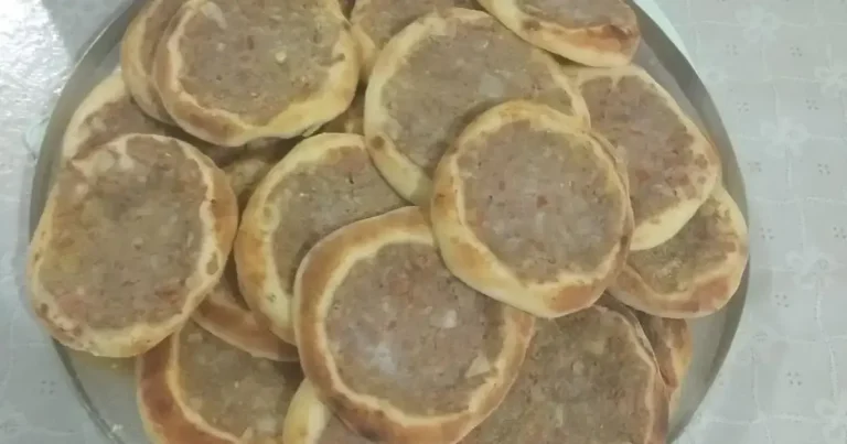 Foto da receita de Esfiha aberta carne