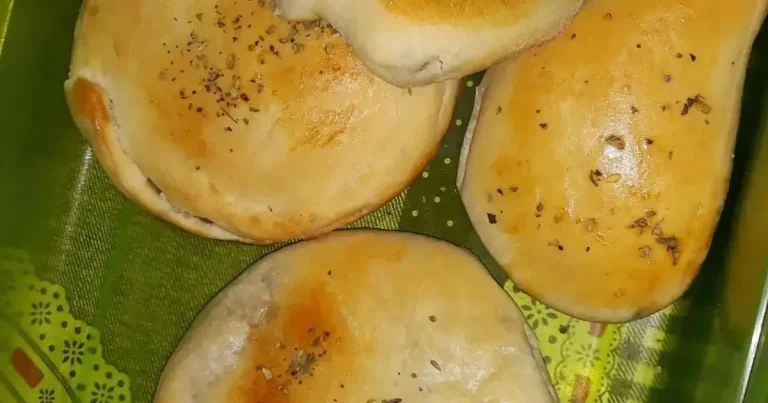 Foto da receita de Massa fácil para esfirras, hambúrguer assado, pizza e enroladinhos assados
