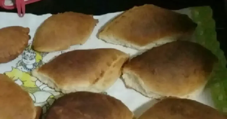 Foto da receita de Pão com recheio de frango desfiado