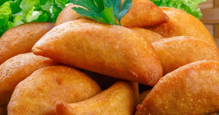 Foto da receita de Pastel de angu com mix de queijos