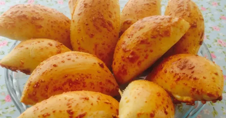 Foto da receita de Pastel de forno com recheio de frango com catupiri