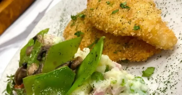 Foto da receita de Peito de frango empanado com purê à parisiense