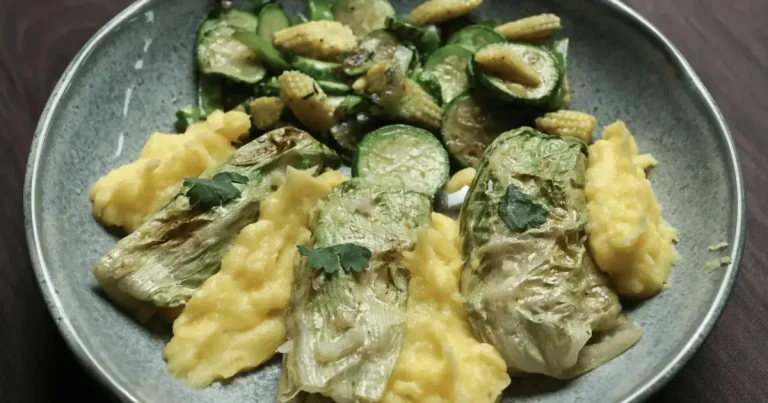 Foto da receita de Rolinho de enguia com purê e legumes