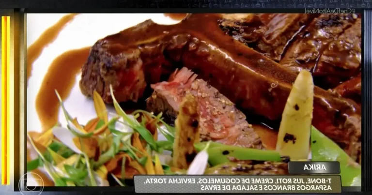 Foto da receita de T-bone com creme de cogumelos e molho jus roti
