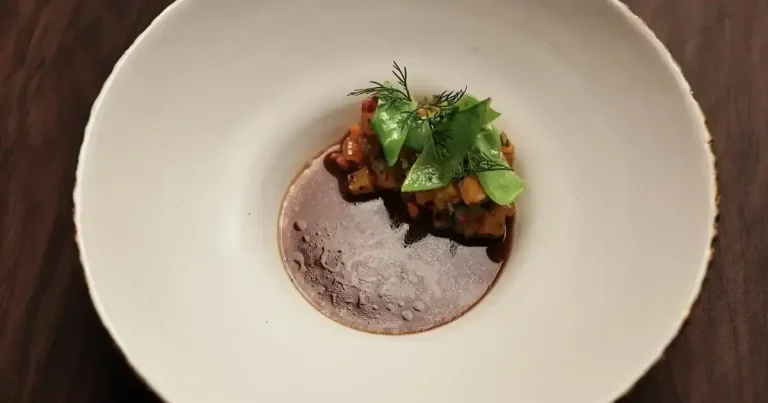 Foto da receita de Tartar de abóbora, caqui e vinagrete de glace de frango