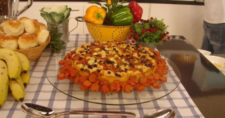 Foto da receita de Torta Aberta de Salsicha e Queijo