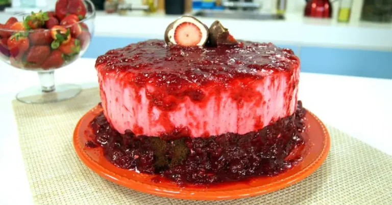 Foto da receita de Torta Brownie com Mousse de Morango