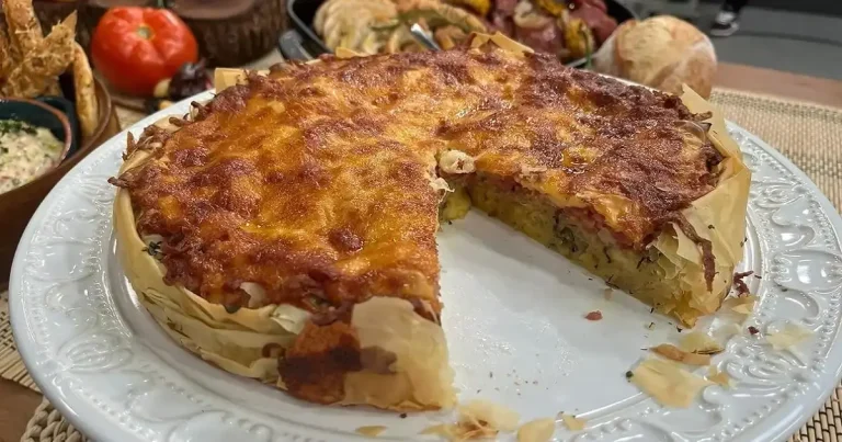 Foto da receita de Torta crocante de calabresa com queijo