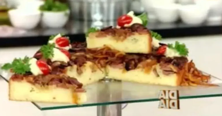 Foto da receita de Torta de Calabresa com Cebola Caramelizada
