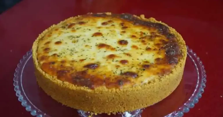 Foto da receita de Torta de frango com massa de cream cracker
