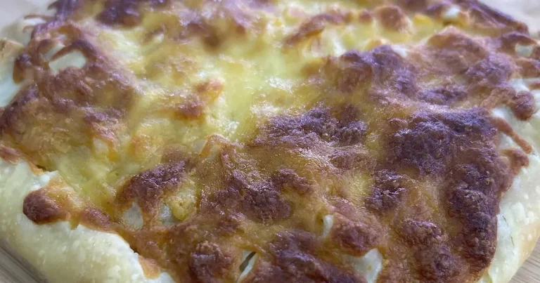Foto da receita de Torta de frango com massa de pastel