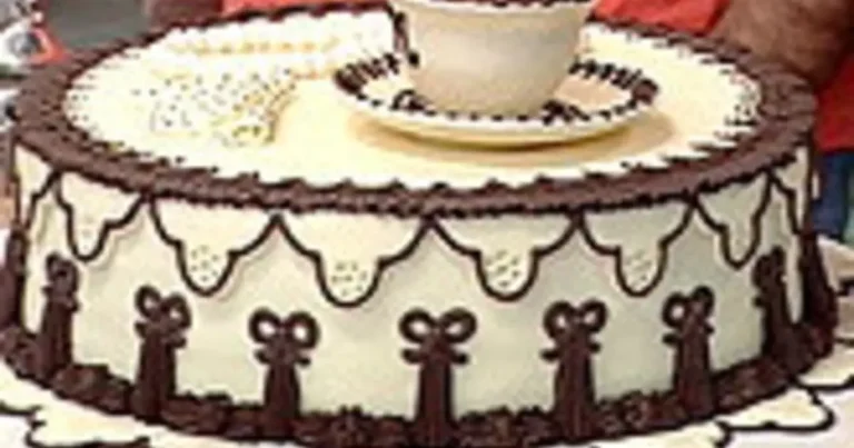 Foto da receita de Torta De Maracujá Decorada Com Pasta De Chocolate Branco