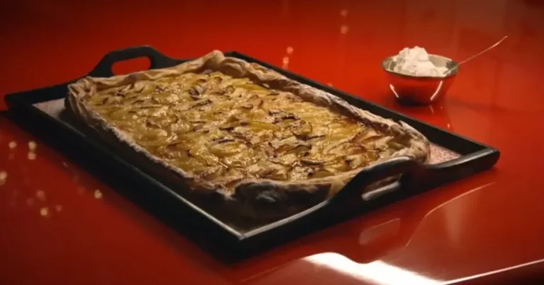 Foto da receita de Torta de pêssegos com creme de iogurte