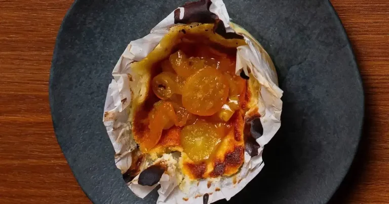Foto da receita de Torta de queijo com compota de frutas amarelas