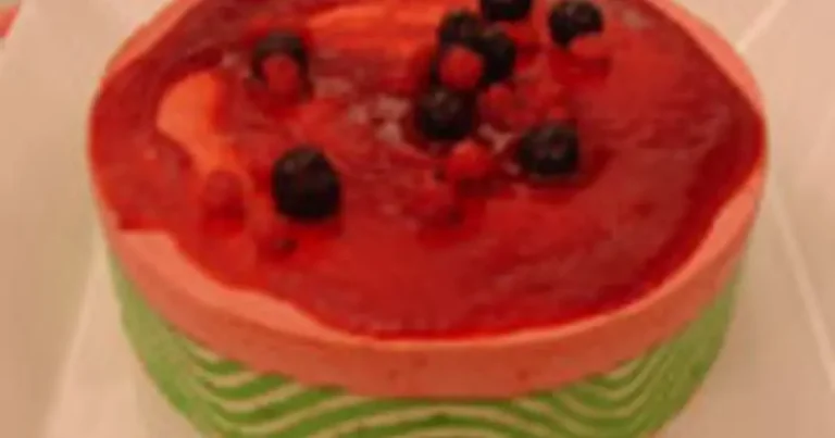 Foto da receita de Torta Mousse Colorida
