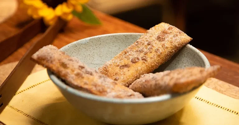 Foto da receita de Tortinha frita de maçã com canela