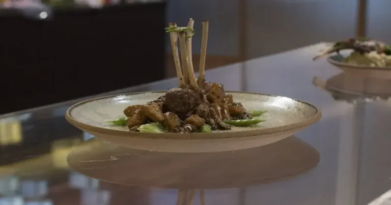 Foto da receita de Carré de Cordeiro com Gnocchi di Funghi e Ervilha Torta