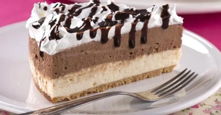 Foto da receita de Cheesecake bicolor com marshmallow