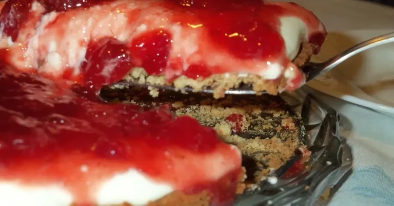 Foto da receita de Cheesecake com Calda de Morango