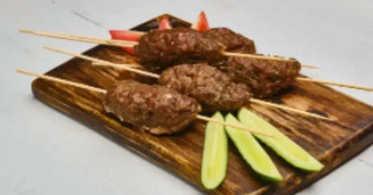 Foto da receita de Kafta sobre Camada de Legumes