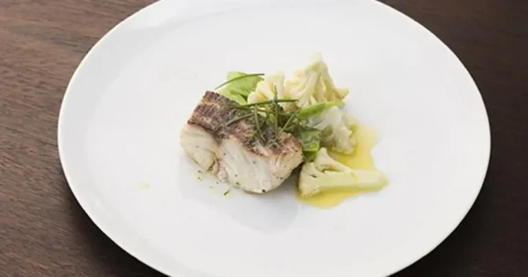 Foto da receita de Peixe no Vapor com Legumes Branqueados e Azeite de Ervas