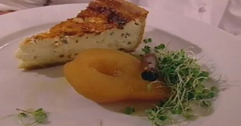 Foto da receita de Quiche à gorgonzola e pêras agridoce