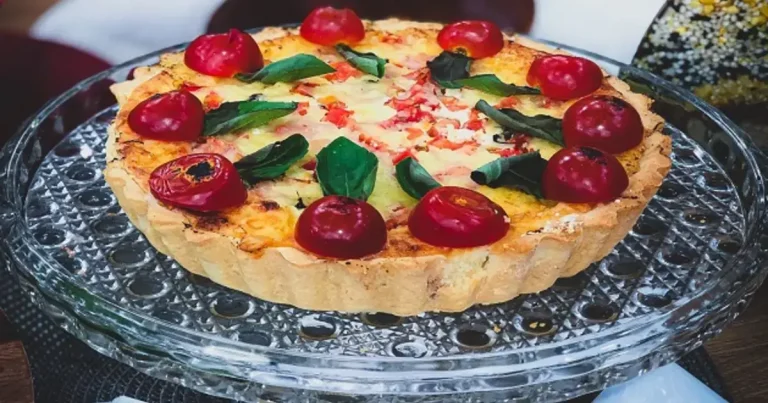Foto da receita de Torta com massa de bolacha salgada