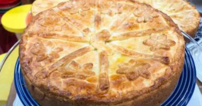 Foto da receita de Torta cremosa de peito de peru com queijo