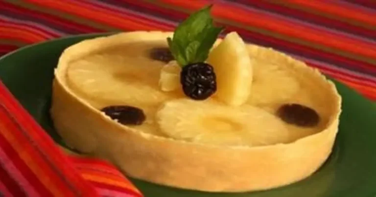 Foto da receita de Torta de abacaxi com ameixa