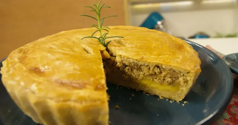 Foto da receita de Torta de atum com queijo