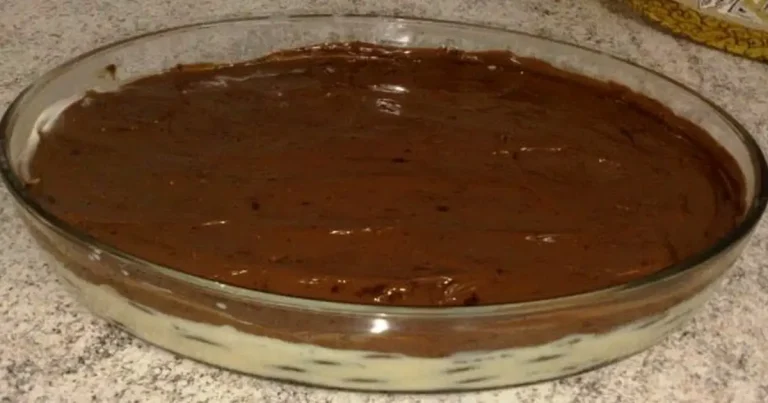 Foto da receita de Torta de bolacha com creme