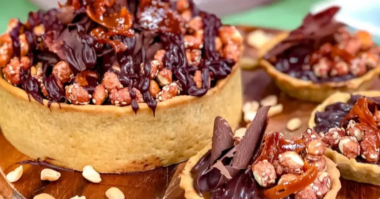 Foto da receita de Torta de caramelo com chocolate de amendoim
