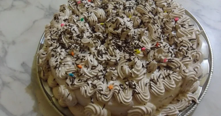 Foto da receita de Torta de chantilly com chocolate