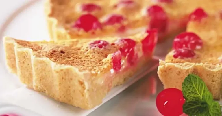 Foto da receita de Torta de chocolate branco com cereja