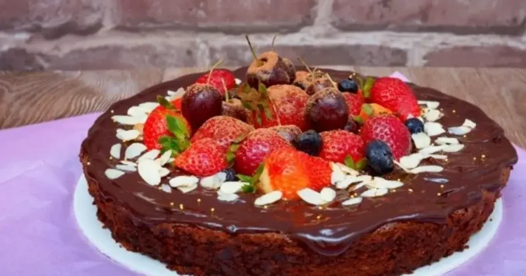 Foto da receita de Torta de chocolate com frutas vermelhas
