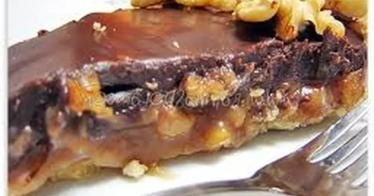 Foto da receita de torta de chocolate com nozes